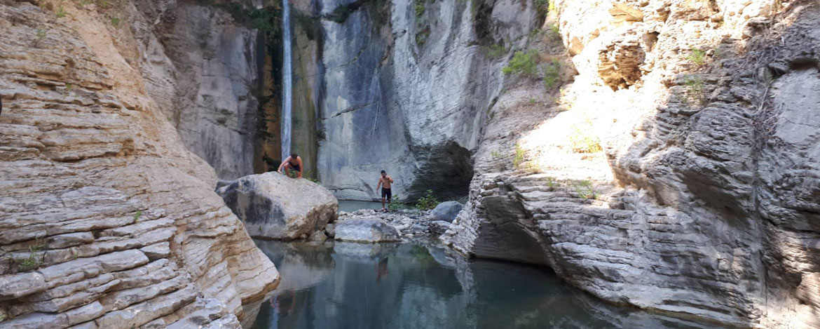 Roatrip πηγή Κολέθρας, καταρράκτης Μανικιάτης και Σέττα